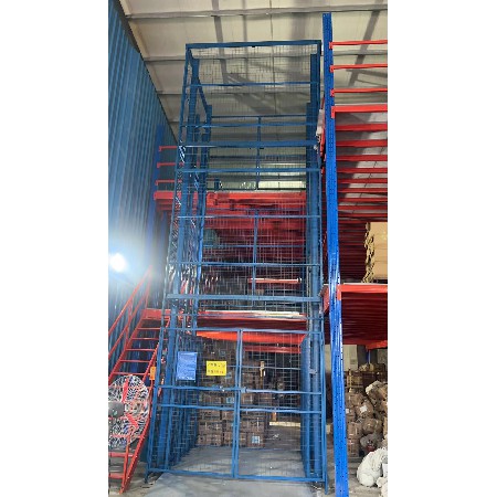 導軌式升降設備